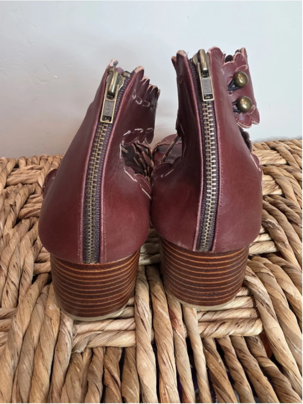 ELF Leather Burgundy Floral Scallop SeasidebBlock Heel Sandals Sz 8 Handmade